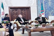 وزير الداخلية الجزائري يستقبل بزشكيان