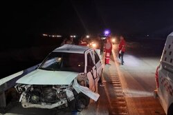 ۳ سرنشین پراید در برخورد با تریلر حمل گاز مایع مصدوم شدند