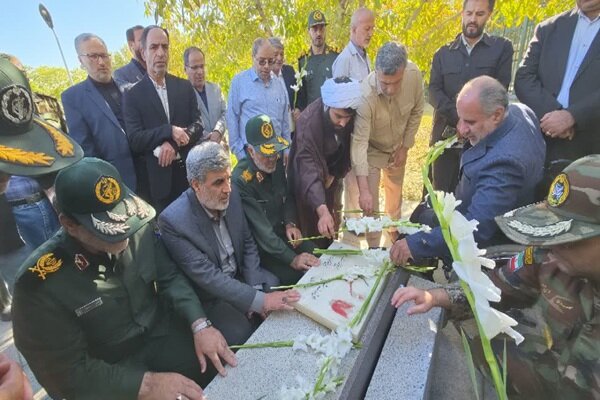آغاز هفته دفاع مقدس در همدان با ادای احترام به مقام شامخ شهدا