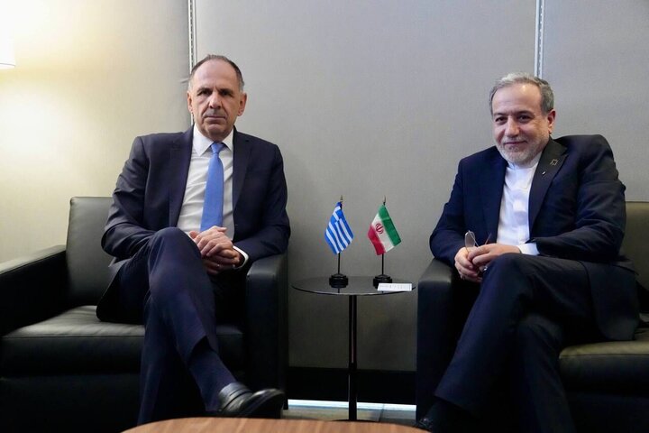 Araghchi meets Greek counterpart in New York