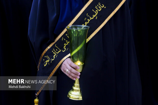 آیین شمعدان گردانی خادمان حرم حضرت معصومه(س)
