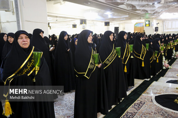آیین شمعدان گردانی خادمان حرم حضرت معصومه(س)