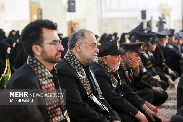 آیین شمعدان گردانی خادمان حرم حضرت معصومه(س)
