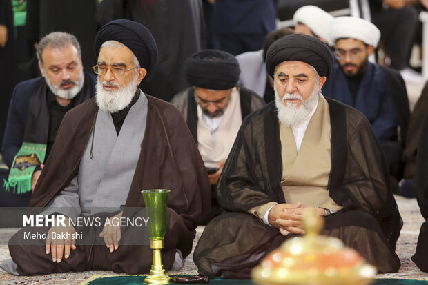 آیین شمعدان گردانی خادمان حرم حضرت معصومه(س)