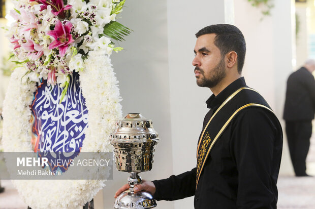 آیین شمعدان گردانی خادمان حرم حضرت معصومه(س)