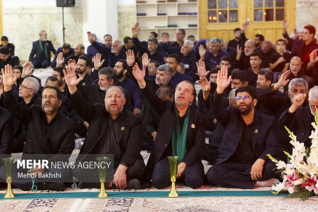 آیین شمعدان گردانی خادمان حرم حضرت معصومه(س)