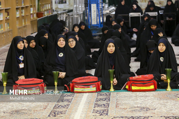 آیین شمعدان گردانی خادمان حرم حضرت معصومه(س)