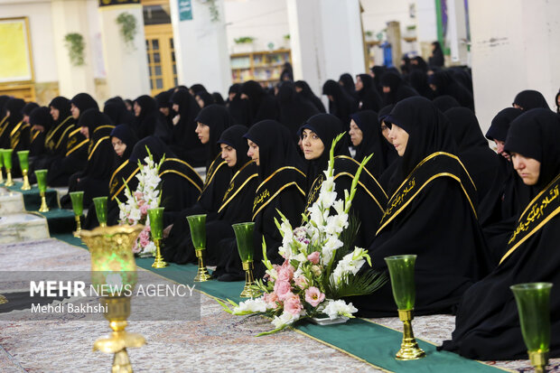 آیین شمعدان گردانی خادمان حرم حضرت معصومه(س)