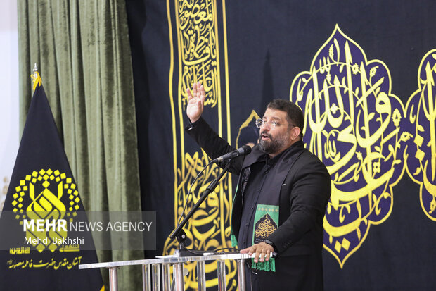 آیین شمعدان گردانی خادمان حرم حضرت معصومه(س)