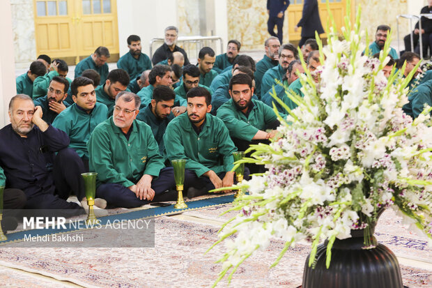 آیین شمعدان گردانی خادمان حرم حضرت معصومه(س)