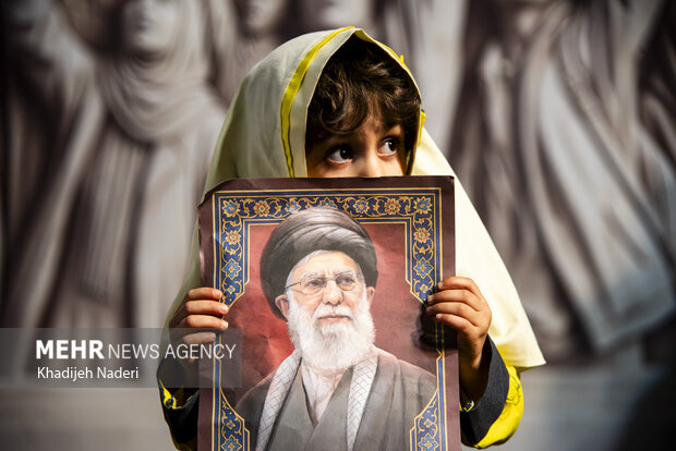 بزرگداشت شهدای دانش‌آموز در میدان بزرگمهر<a href='https://sayeb.ir/tag/%d8%a7%d8%b5%d9%81%d9%87%d8%a7%d9%86'></div>اصفهان</a>