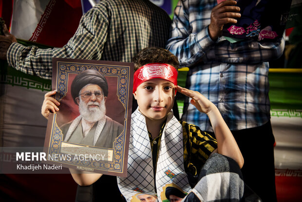 بزرگداشت شهدای دانش‌آموز در میدان بزرگمهر<a href='https://sayeb.ir/tag/%d8%a7%d8%b5%d9%81%d9%87%d8%a7%d9%86'></div>اصفهان</a>