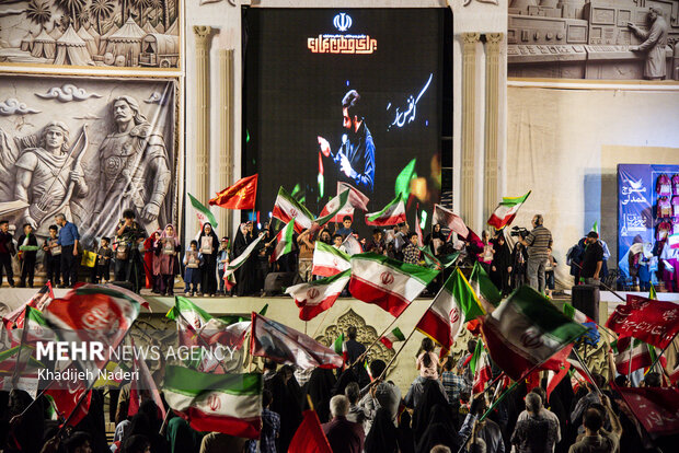 بزرگداشت شهدای دانش‌آموز در میدان بزرگمهر<a href='https://sayeb.ir/tag/%d8%a7%d8%b5%d9%81%d9%87%d8%a7%d9%86'></div>اصفهان</a>