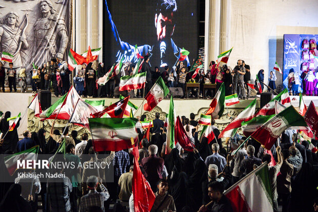 بزرگداشت شهدای دانش‌آموز در میدان بزرگمهر<a href='https://sayeb.ir/tag/%d8%a7%d8%b5%d9%81%d9%87%d8%a7%d9%86'></div>اصفهان</a>