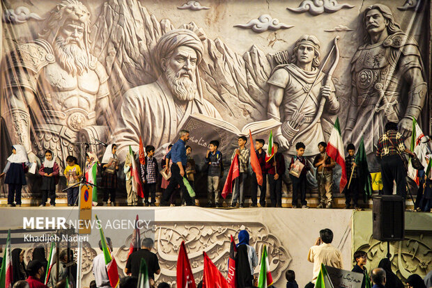 بزرگداشت شهدای دانش‌آموز در میدان بزرگمهر<a href='https://sayeb.ir/tag/%d8%a7%d8%b5%d9%81%d9%87%d8%a7%d9%86'></div>اصفهان</a>