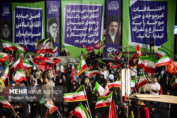 بزرگداشت شهدای دانش‌آموز در میدان بزرگمهر<a href='https://sayeb.ir/tag/%d8%a7%d8%b5%d9%81%d9%87%d8%a7%d9%86'></div>اصفهان</a>