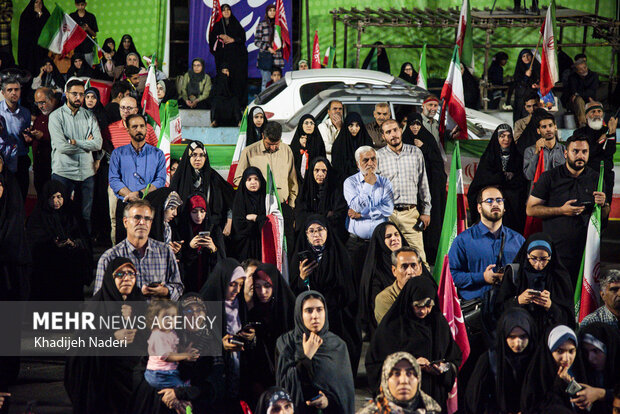 بزرگداشت شهدای دانش‌آموز در میدان بزرگمهر<a href='https://sayeb.ir/tag/%d8%a7%d8%b5%d9%81%d9%87%d8%a7%d9%86'></div>اصفهان</a>