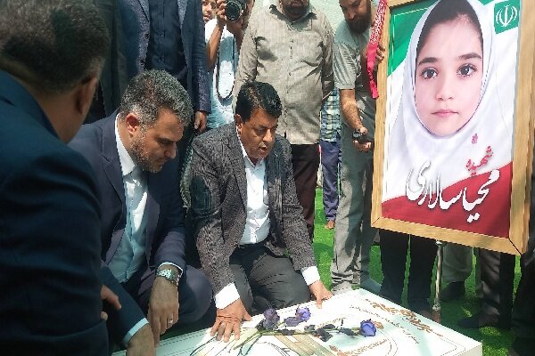 سخنگوی قوه قضائیه به شهدای دانشآموز میناب ادای احترام کرد