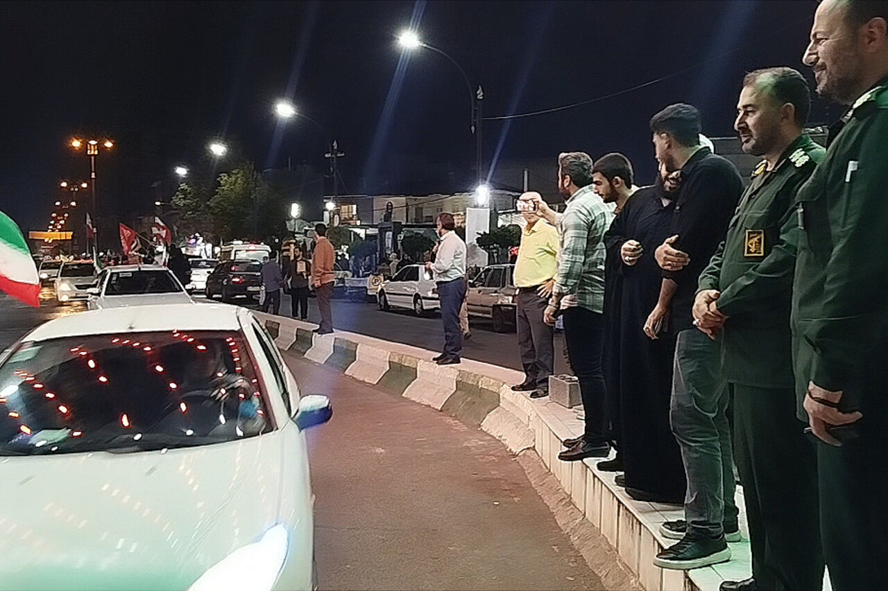 برپایی رژه خودرویی با شعار «لبیک یا خامنه ای» در آستانه اشرفیه 