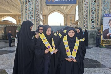 حضور پرشور و نشاط دانش آموزان در حرم امام رضا(ع)