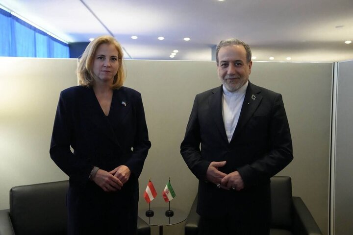 US economic terrorism must stop: Araghchi
