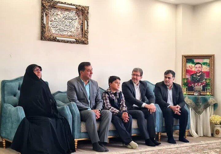 تجدیدمیثاق باشهدای مقاومت در آغاز سال تحصیلی با حضور درمنزل شهیدعلیپور تجدیدمیثاق باشهدای مقاومت در آغاز سال تحصیلی با حضور درمنزل شهیدعلیپور