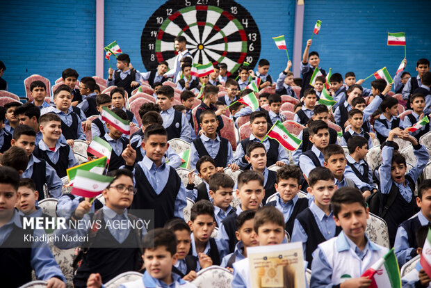 جشن <a href='https://sayeb.ir/tag/%d8%a2%d8%ba%d8%a7%d8%b2-%d8%b3%d8%a7%d9%84-%d8%aa%d8%ad%d8%b5%db%8c%d9%84%db%8c'></div>آغاز سال تحصیلی</a> ۱۴۰۵ در <a href='https://sayeb.ir/tag/%d8%a7%d8%b5%d9%81%d9%87%d8%a7%d9%86'>اصفهان</a>