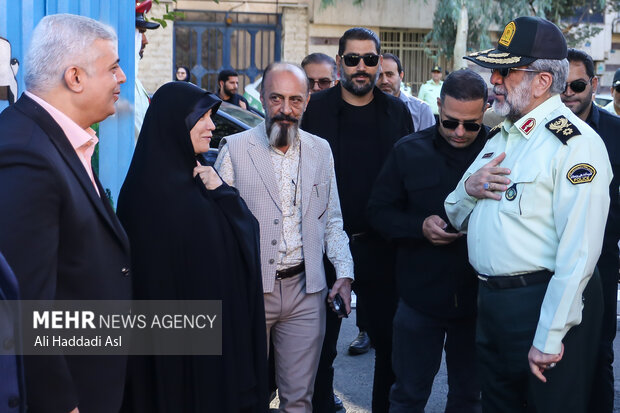 مراسم آغاز سال تحصیلی جدید با حضور فرمانده انتظامی تهران بزرگ