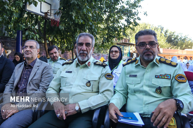 مراسم آغاز سال تحصیلی جدید با حضور فرمانده انتظامی تهران بزرگ