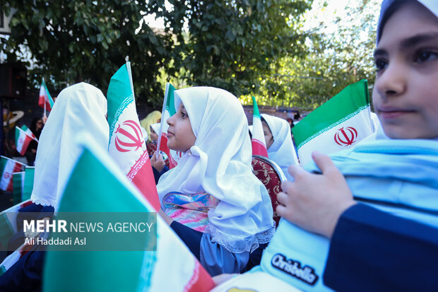 مراسم آغاز سال تحصیلی جدید با حضور فرمانده انتظامی تهران بزرگ