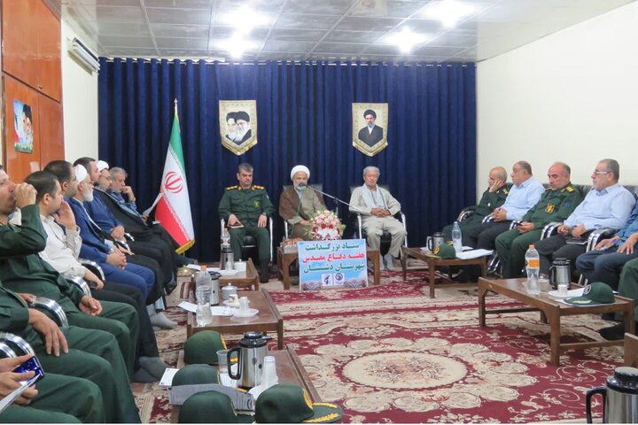 امام جمعه دشتستان: آمادگی در برابر جنگ ترکیبی دشمن ضروری است