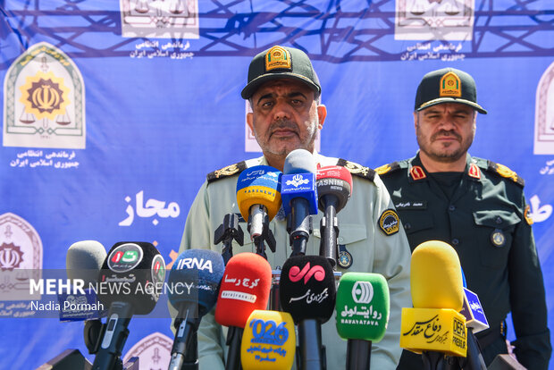 نمایشگاه کشفیات سلاح پلیس اطلاعات استان البرز