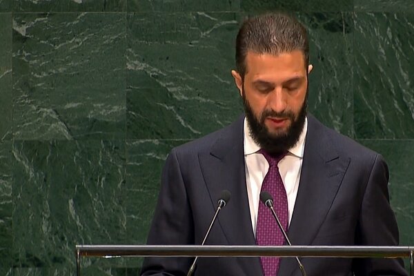 الجولانی: ابرهای تحریم از سر سوریه با لغو قانون سزار کنار رفته است الجولانی: ابرهای تحریم از سر سوریه با لغو قانون سزار کنار رفته است
