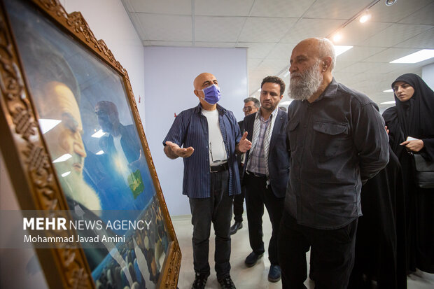 نمایشگاه «سرخ مثل آسمان» در قزوین