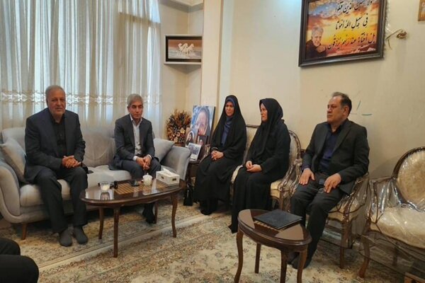 دیدار تعدادی از نمایندگان مجلس با خانواده شهیدان عسگری دیدار تعدادی از نمایندگان مجلس با خانواده شهیدان عسگری