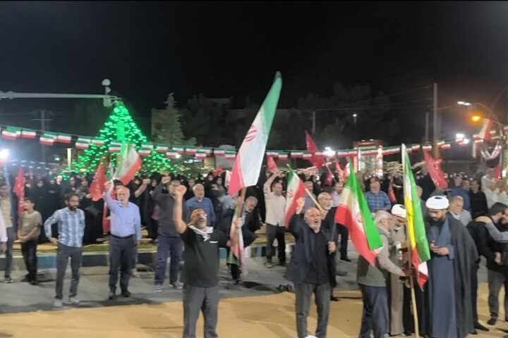 گلپایگان همچنان ایستاده در میدان