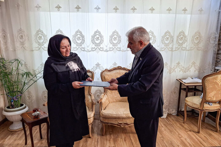 سلمانی: همسران شهدا نماد صبر و استواری در جامعه هستند