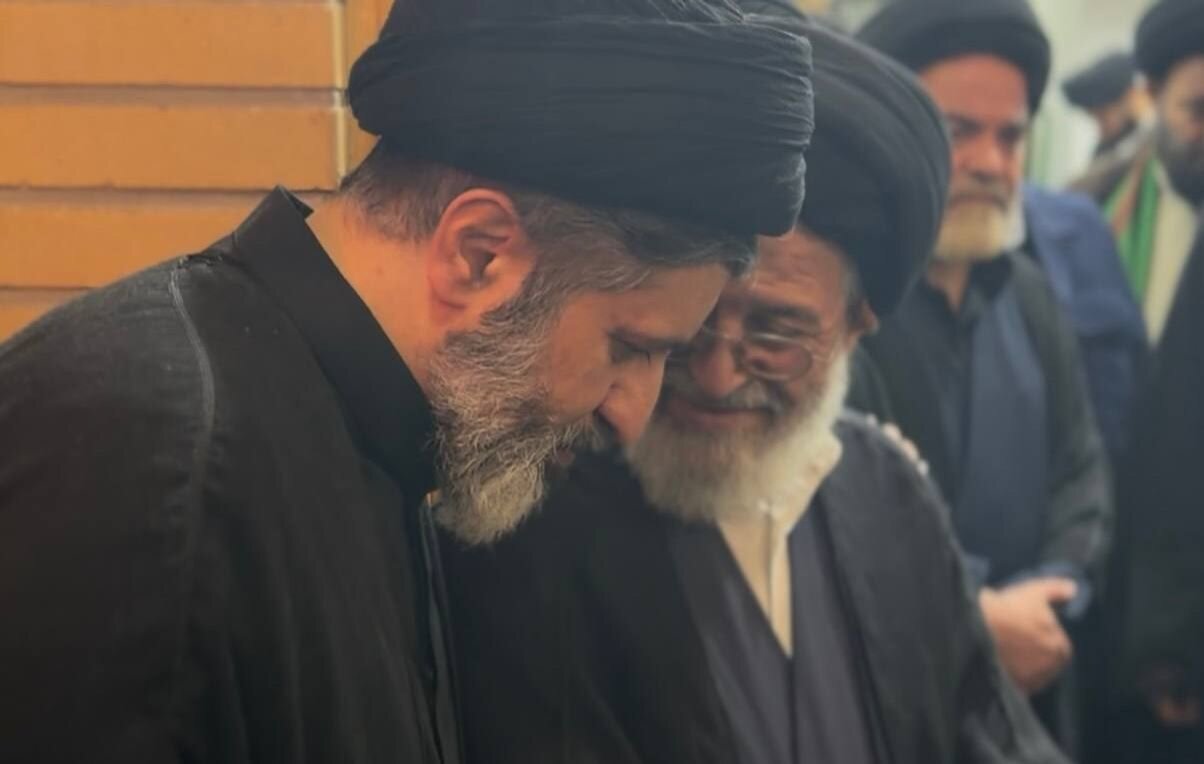 گزارش تحلیلی: حضور فرزند رهبر شهید در مراسم بزرگداشت آیت‌الله شبیری زنجانی | مهر - کد 12bf