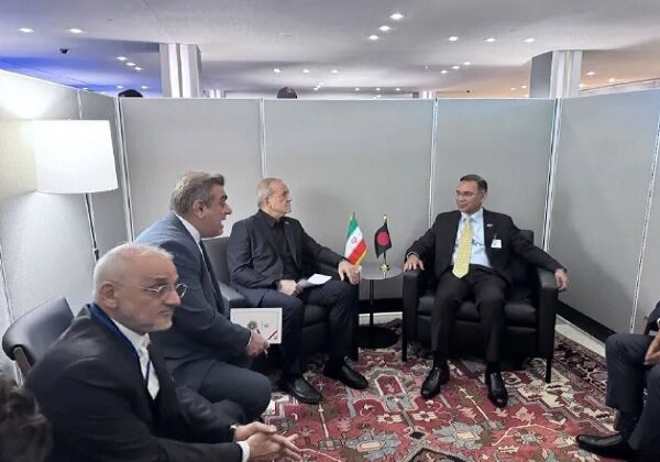 Pezeshkian meets with Bangladesh PM in NYC