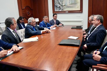 Erakçi ve Pakistan Dışişleri Bakanı Dar, BM Genel Kurulu marjında görüştü