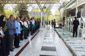 مزار شهدای بروجرد غبارروبی و عطرافشانی شد