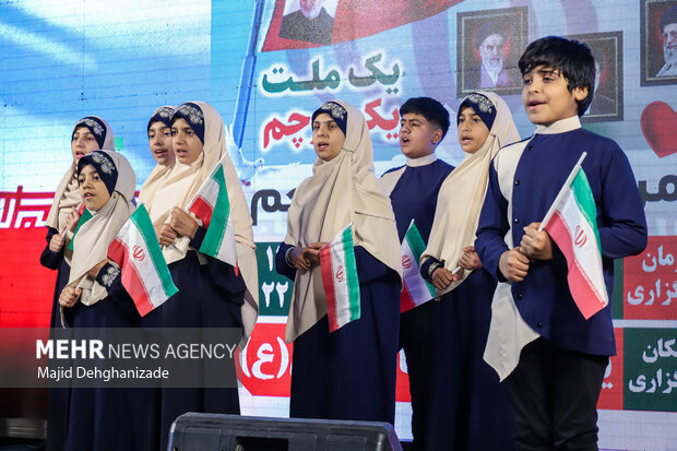 مراسم روز ملی <a href='https://sayeb.ir/tag/%d9%be%d8%b1%da%86%d9%85'></div>پرچم</a> در <a href='https://sayeb.ir/tag/%db%8c%d8%b2%d8%af'>یزد</a>