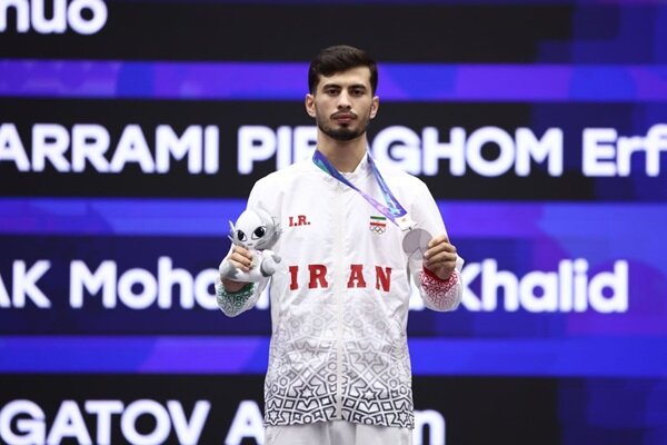 دختران ایران روز را طلایی شروع کردند؛ ووشو و روئینگ مدالها را ربودند