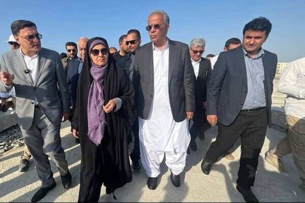 وزیر راه و شهرسازی از پروژه راه‌آهن چابهار-زاهدان بازدید کرد