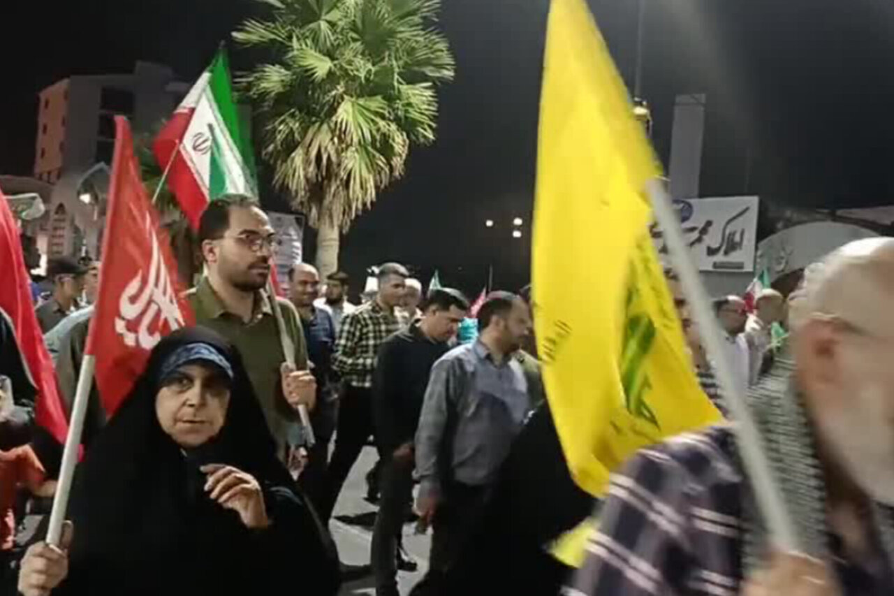 طولانی‌ترین راهپیمایی مردم تنکابن در موج ۲۰۸
