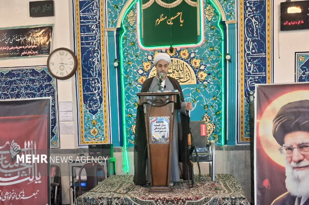 مواضع مسئولان در برابر دشمن باید قاطع و انقلابی باشد