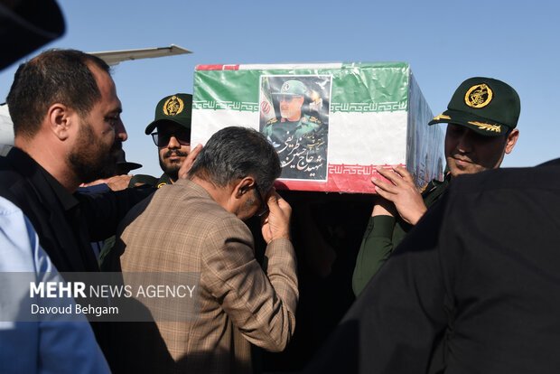 استقبال از پیکر سردار شهید ظریفی در فرودگاه مشهد استقبال از پیکر سردار شهید ظریفی در فرودگاه مشهد
