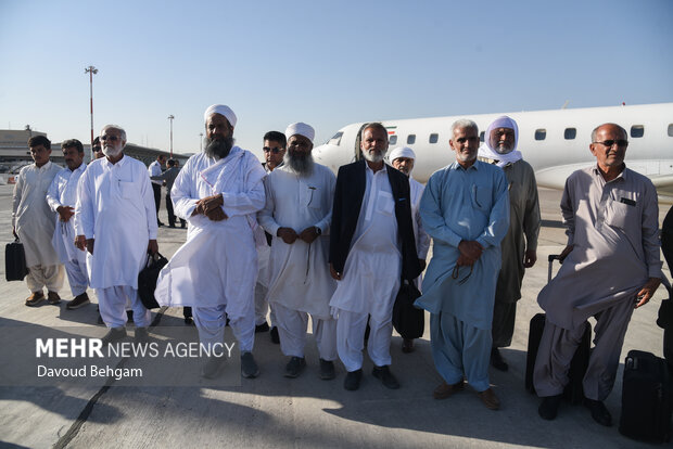 استقبال از پیکر سردار شهید ظریفی در <a href='https://sayeb.ir/tag/%d9%81%d8%b1%d9%88%d8%af%da%af%d8%a7%d9%87-%d9%85%d8%b4%d9%87%d8%af'></div>فرودگاه <a href='https://sayeb.ir/tag/%d9%85%d8%b4%d9%87%d8%af'>مشهد</a></a>