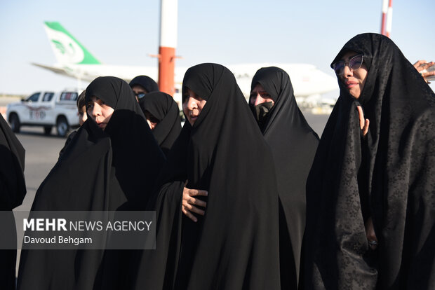استقبال از پیکر سردار شهید ظریفی در <a href='https://sayeb.ir/tag/%d9%81%d8%b1%d9%88%d8%af%da%af%d8%a7%d9%87-%d9%85%d8%b4%d9%87%d8%af'></div>فرودگاه <a href='https://sayeb.ir/tag/%d9%85%d8%b4%d9%87%d8%af'>مشهد</a></a>