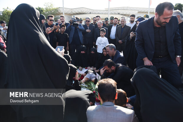 استقبال از پیکر سردار شهید ظریفی در <a href='https://sayeb.ir/tag/%d9%81%d8%b1%d9%88%d8%af%da%af%d8%a7%d9%87-%d9%85%d8%b4%d9%87%d8%af'></div>فرودگاه <a href='https://sayeb.ir/tag/%d9%85%d8%b4%d9%87%d8%af'>مشهد</a></a>